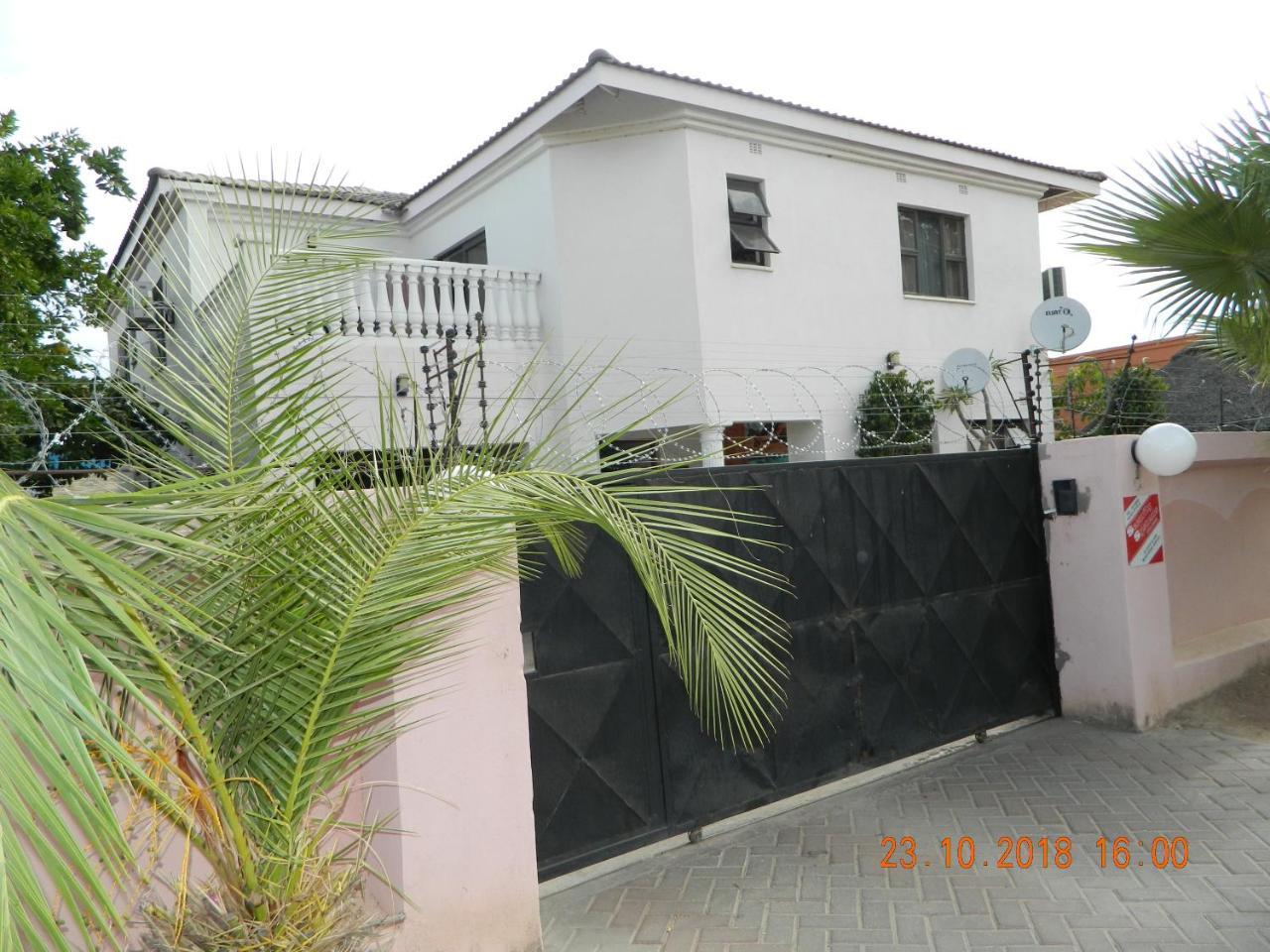 Upper Room Guest House Francistown Ngoại thất bức ảnh